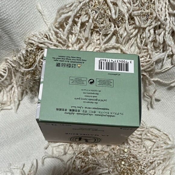 DIPTYQUE La Madeleine Candle 220g - Picture 9 of 9